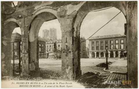 Reims en ruines - la Place Royale